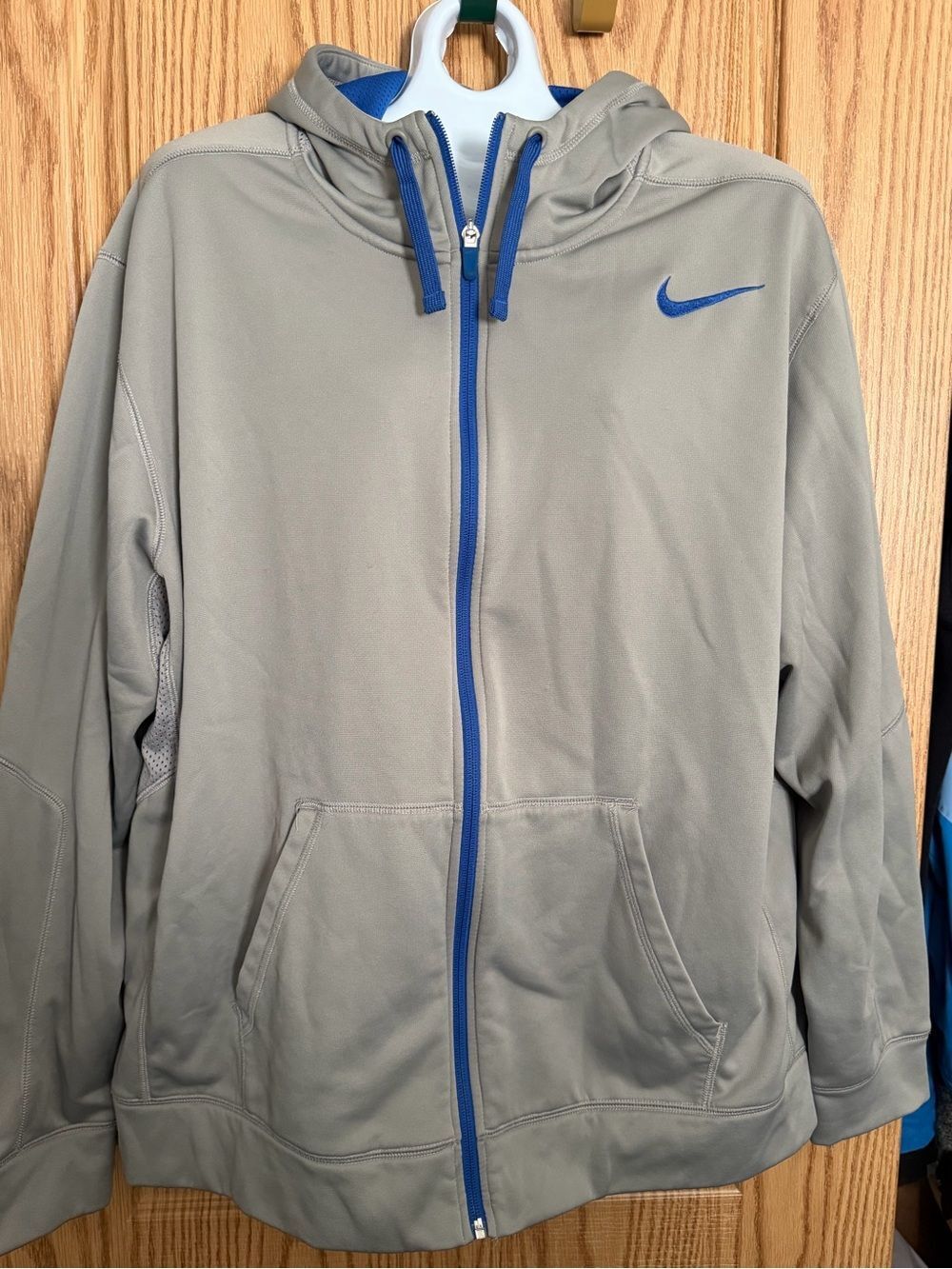 Men’s XL Nike Light Gray Full-Zip Performance Jacket with Blue Trim